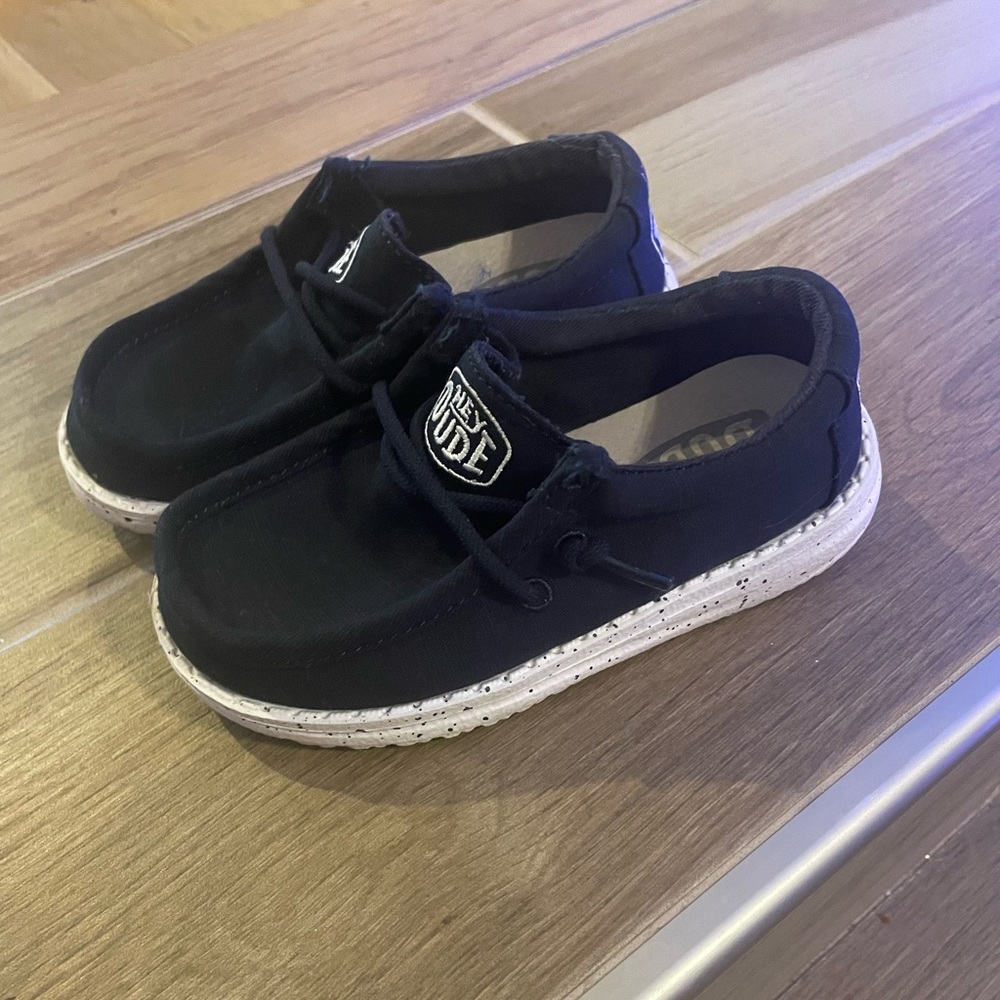 Toddler boys Hey Dudes. Size 8. In navy blue